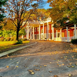 Inn at Black Star Farms during fall.